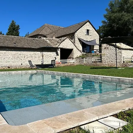 Holiday home Banassac, Lozere Maison De Pour 8 Personnes Avec Piscine Partagee, Jardin Et Barbecue