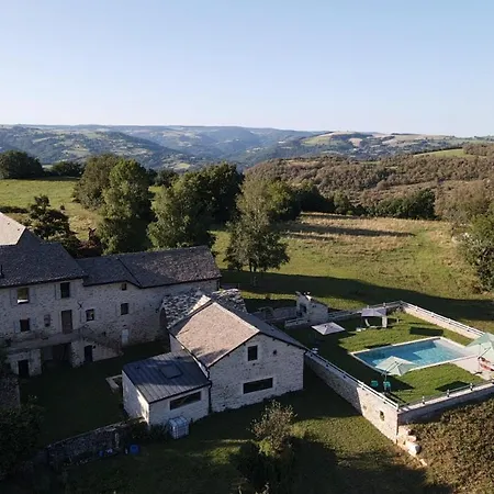 Holiday home Banassac, Lozere Maison De Pour 8 Personnes Avec Piscine Partagee, Jardin Et Barbecue