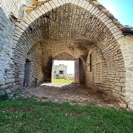 Banassac, Lozere Maison De Pour 8 Personnes Avec Piscine Partagee, Jardin Et Barbecue Holiday home